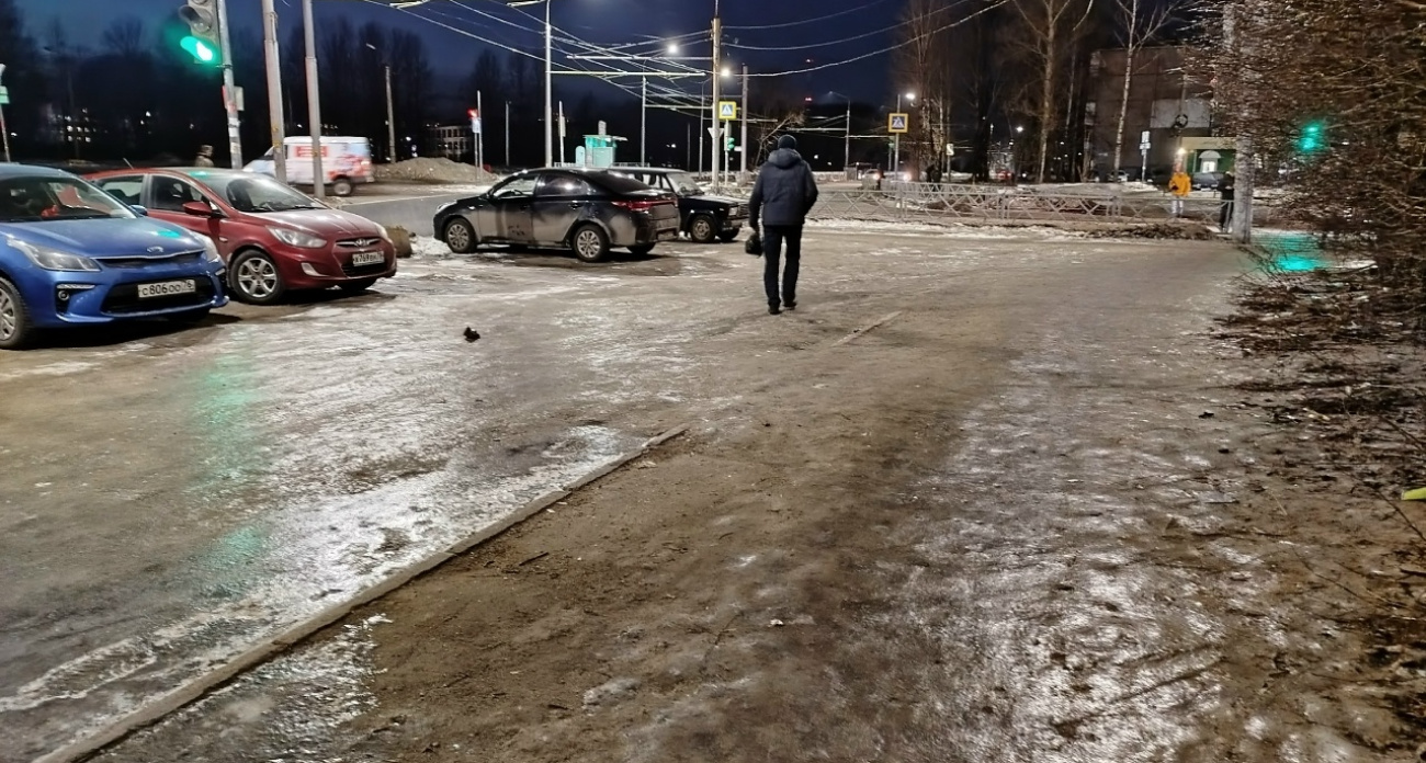 В Ярославле пойдет мокрый снег и появится гололед