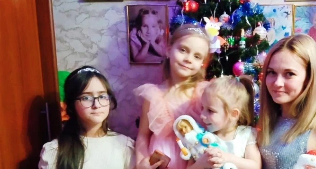 «Радость под елкой»: помогите многодетной семье убитого таксиста