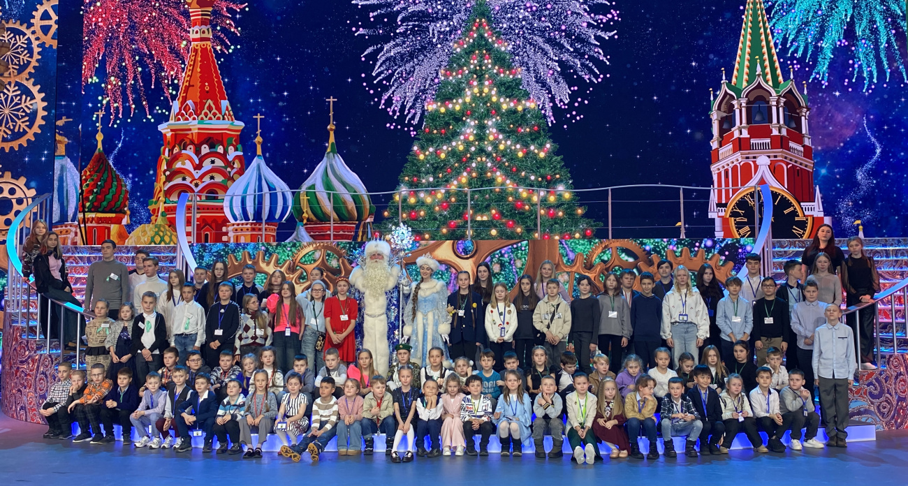 Помощник Президента Российской Федерации Дмитрий Миронов организовал поездку юных ярославцев на Кремлевскую елку