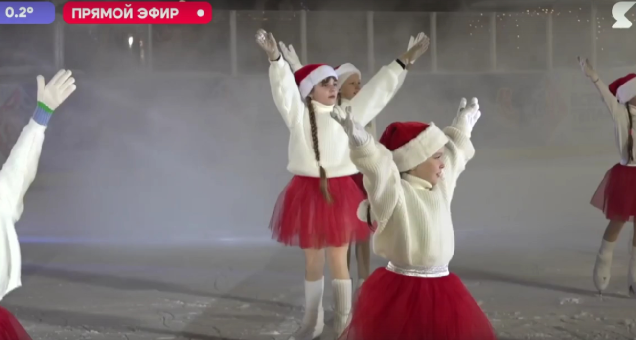 На Советской площади открыли гигантский каток в 4 тысячи кв. метров