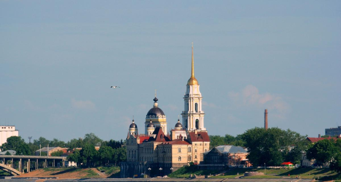 Волжский Рыбинск превратил дореволюционные памятники в вечерние светила