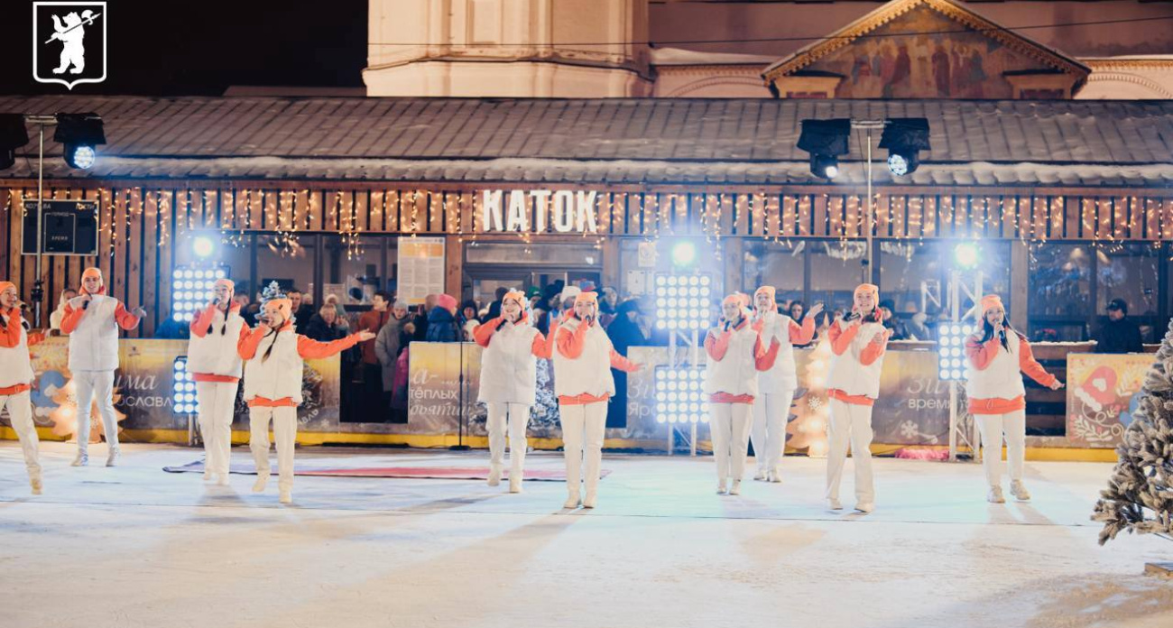 На Советской площади открылся главный городской каток: как это было 