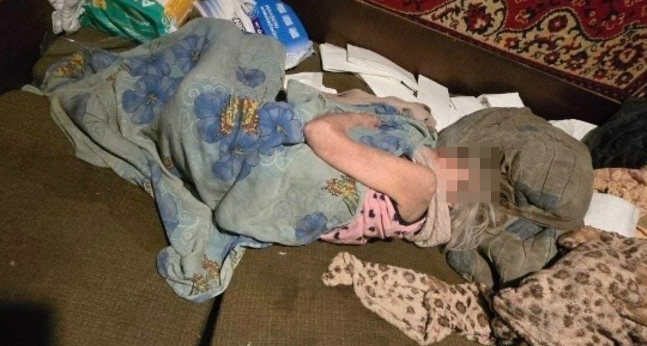 В Рыбинске жители просят спасти женщину, запертую родственниками в квартире