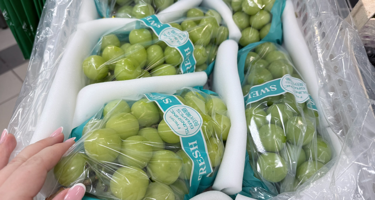 Как правильно съесть 12 виноградин и когда прыгать под стол, чтобы желания начали сбываться