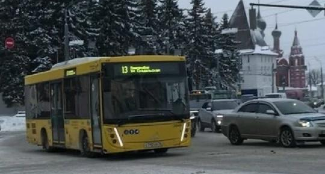 Трещина в ноге из-за грязи: ярославцы требуют уборки в автобусах