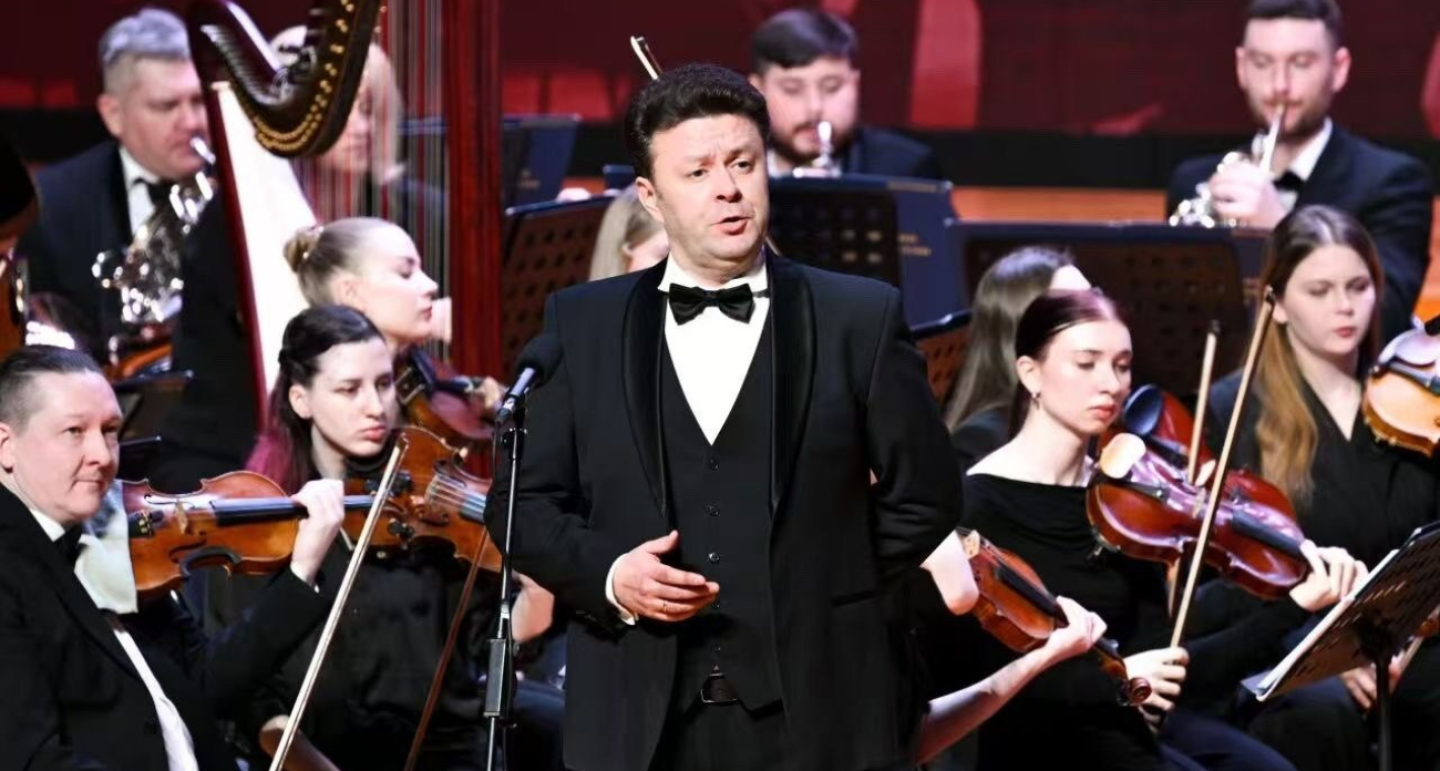  Ярославского певца обожают в Китае: записывают видео с концертов и публикуют в соцсетях 