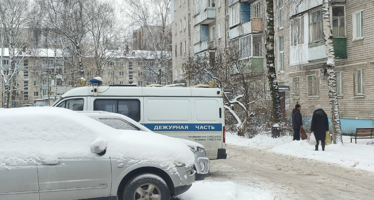 80-летняя пенсионерка достала из сейфа почти 4 миллиона налички и отдала мошенникам после угроз о поджоге дома