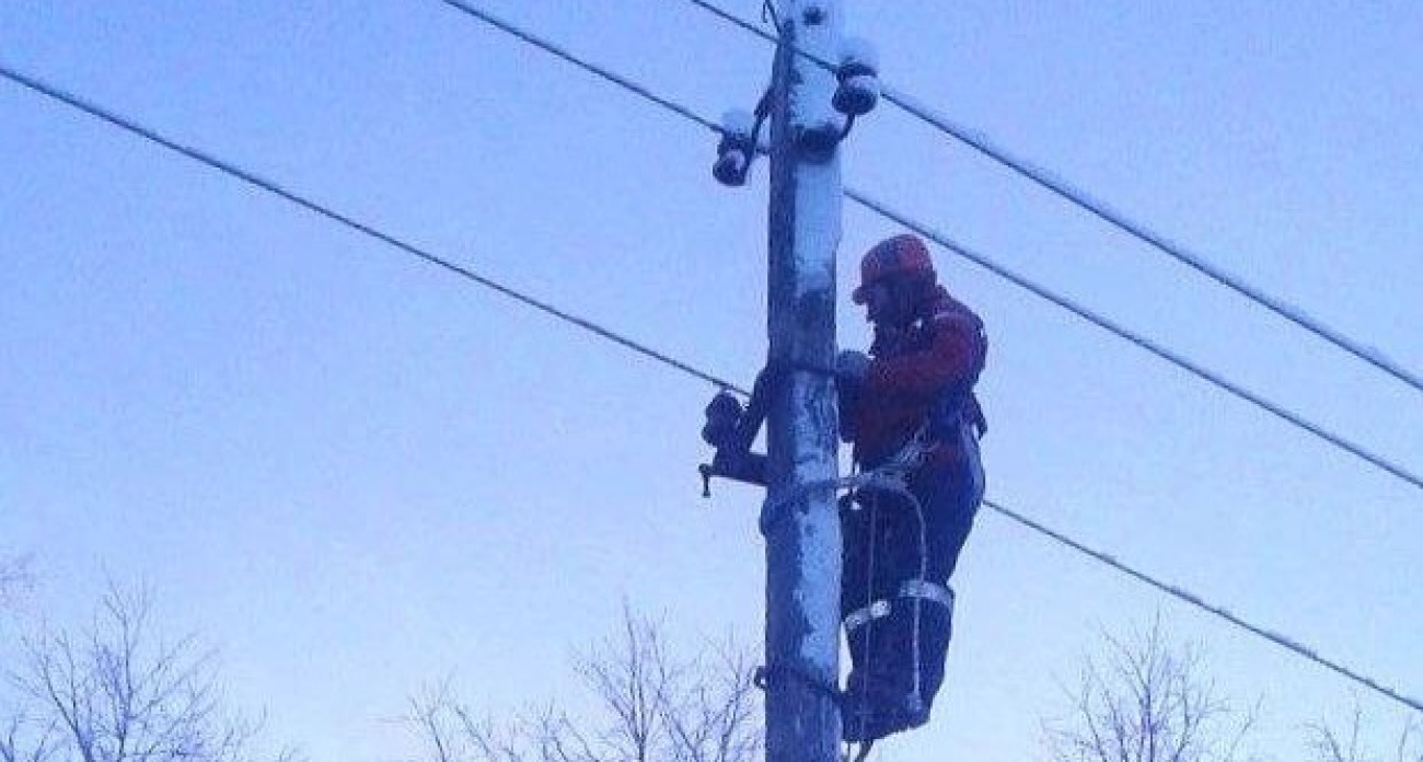 Из-за снегопада в Ярославской области отключали электричество: энергетики работают в усиленном режиме 