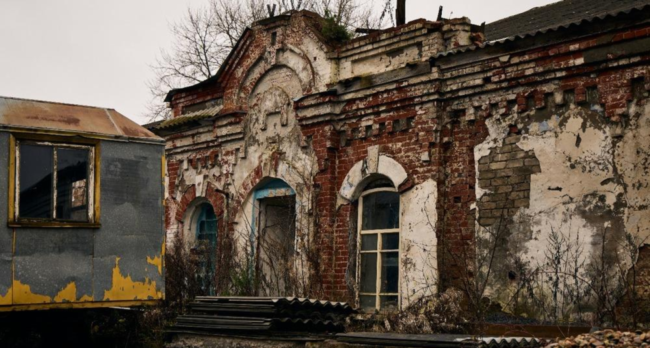 Богадельню 1914 года в Мышкине продают за 2,35 млн после изъятия у молокозавода