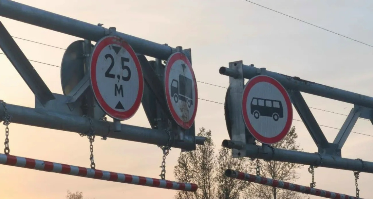 Прокуратура взяла директора департамента городского хозяйства Ярославля на карандаш из-за установки габаритных ворот