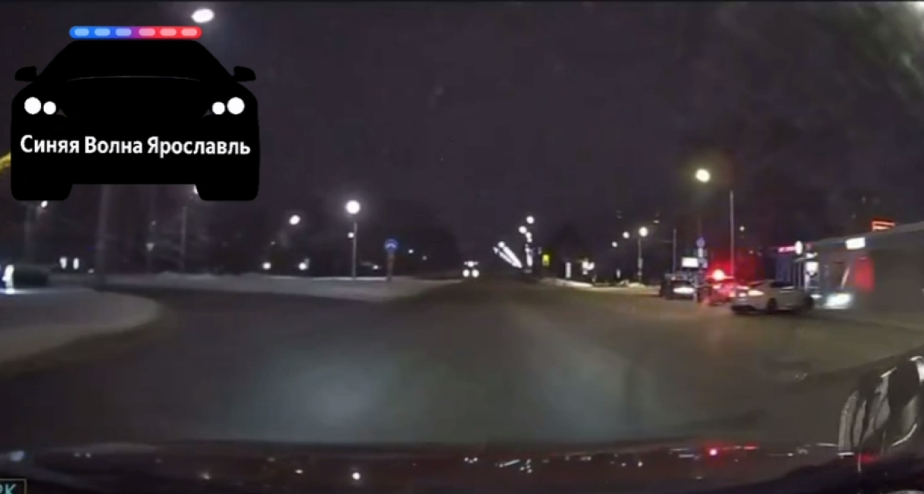 В Ярославле легковушка протаранила киоск