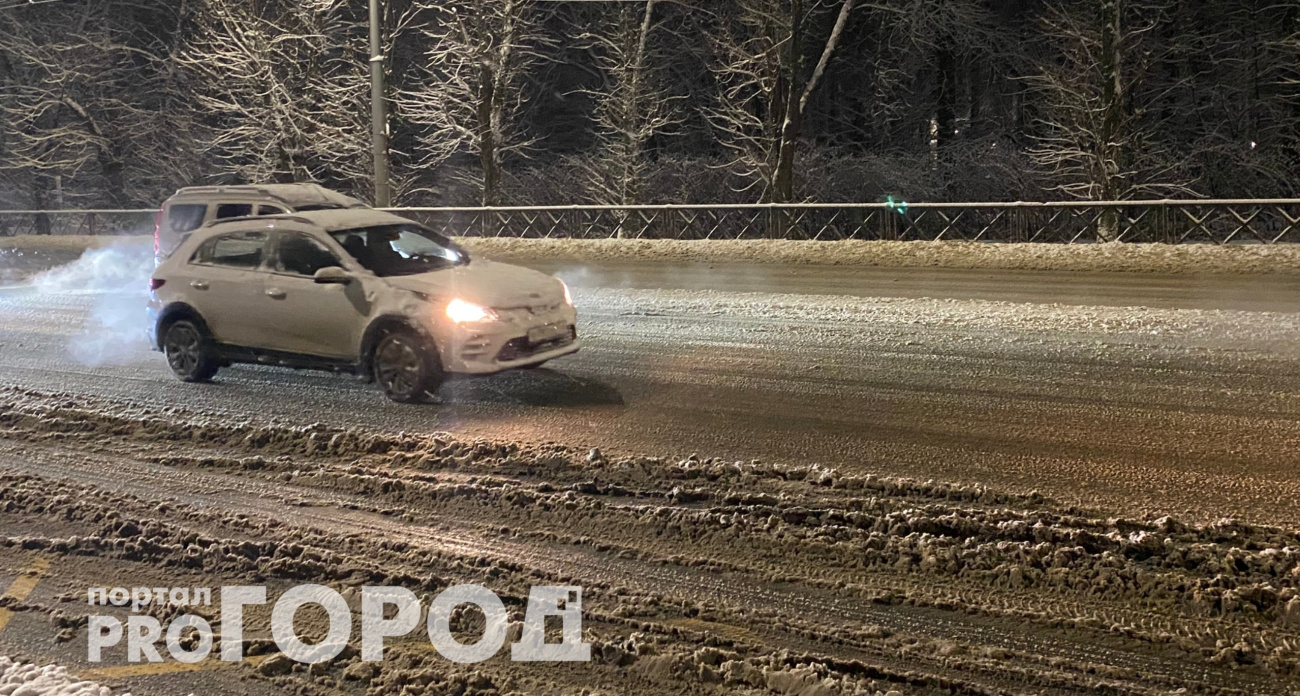 Водители теряют тысячи на трассе: эксперт объяснил, при какой скорости машина «ест» меньше всего топлива