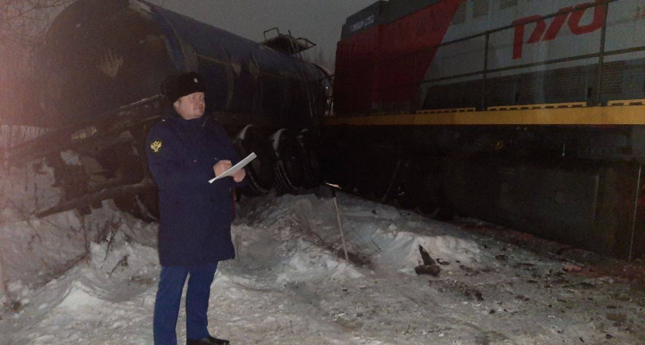 В Ярославле столкнулись тепловоз и грузовик