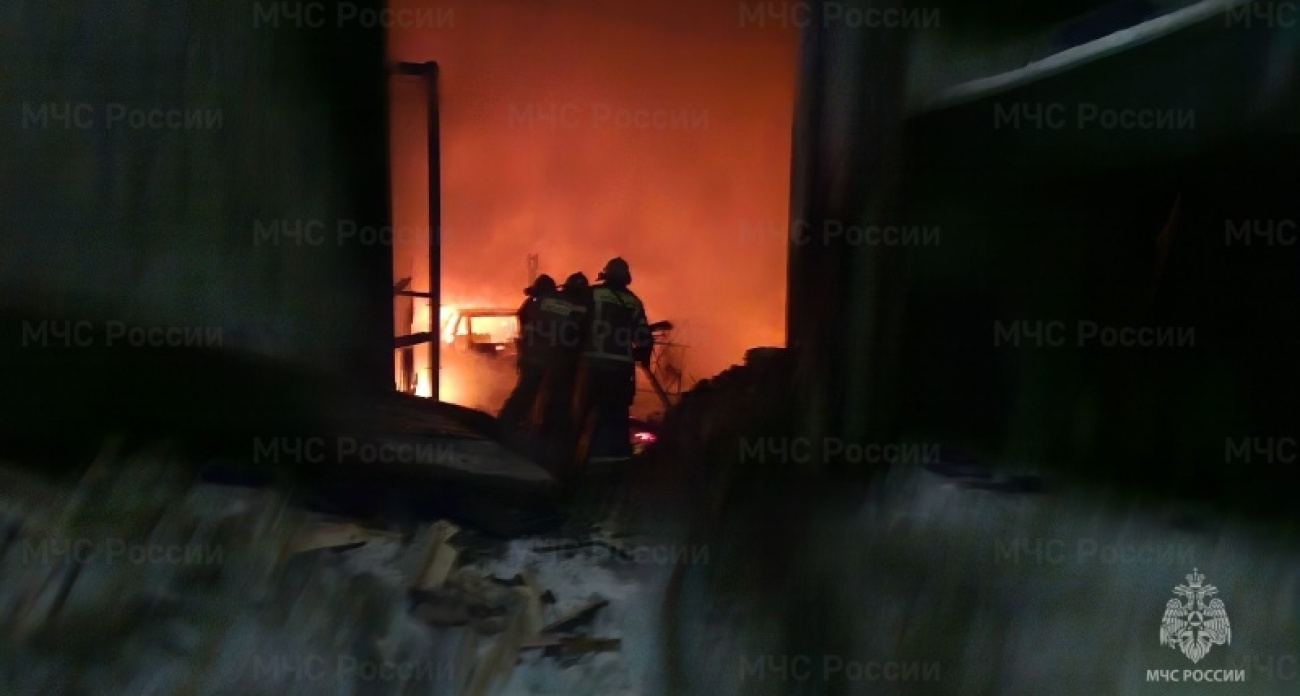 В Ярославле вспыхнул автосервис: горожан напугали звуки взрывов