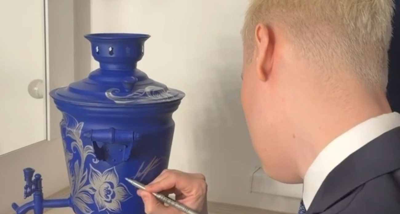 В Ярославле на аукционе продадут самовар с автографом Шамана 