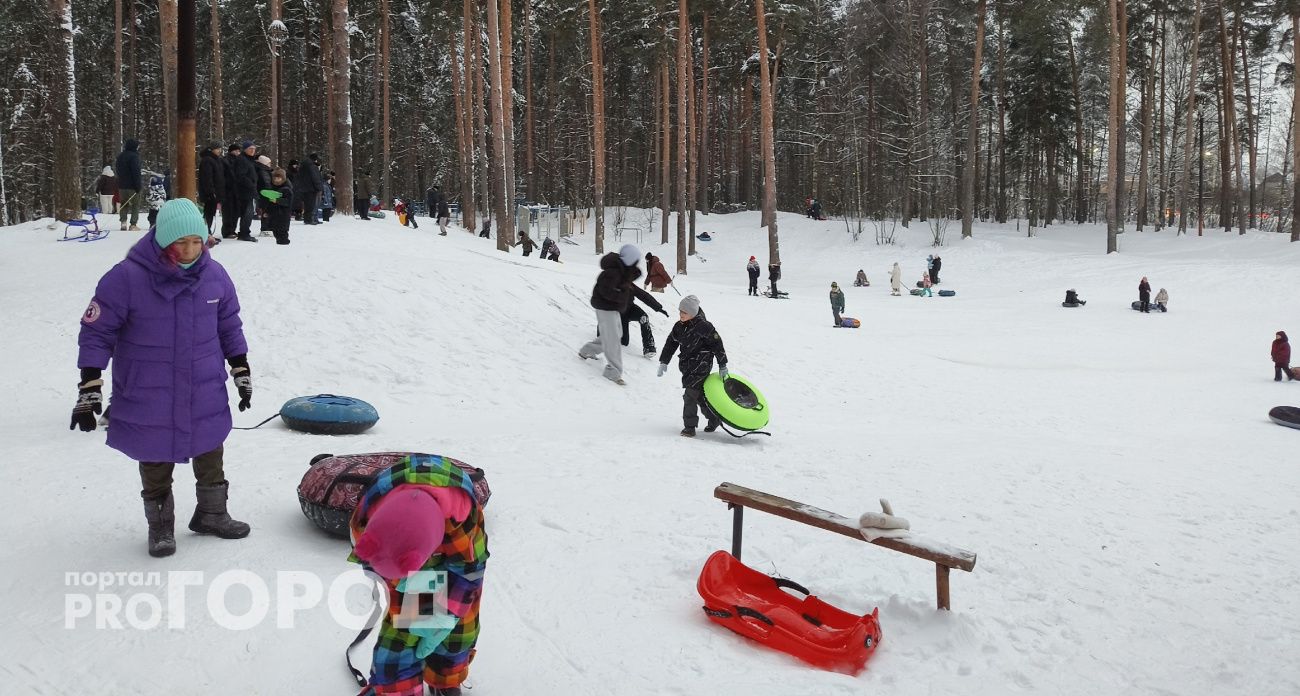 «Давайте еще светофор у горок поставим!» — «Бедлам там творится!» — ярославцы спорят о безопасности на «Карпатах»