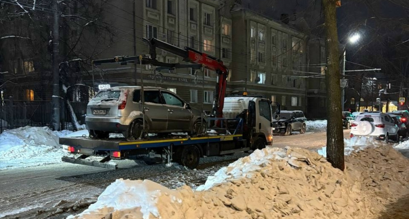 В Ярославле эвакуировали машины, мешающие уборке снега