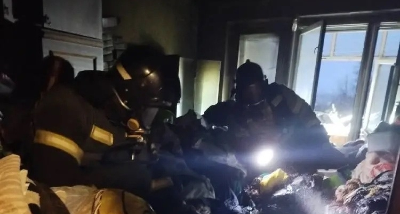  "Мусорная" квартира вспыхнула в многоэтажке под Ярославлем