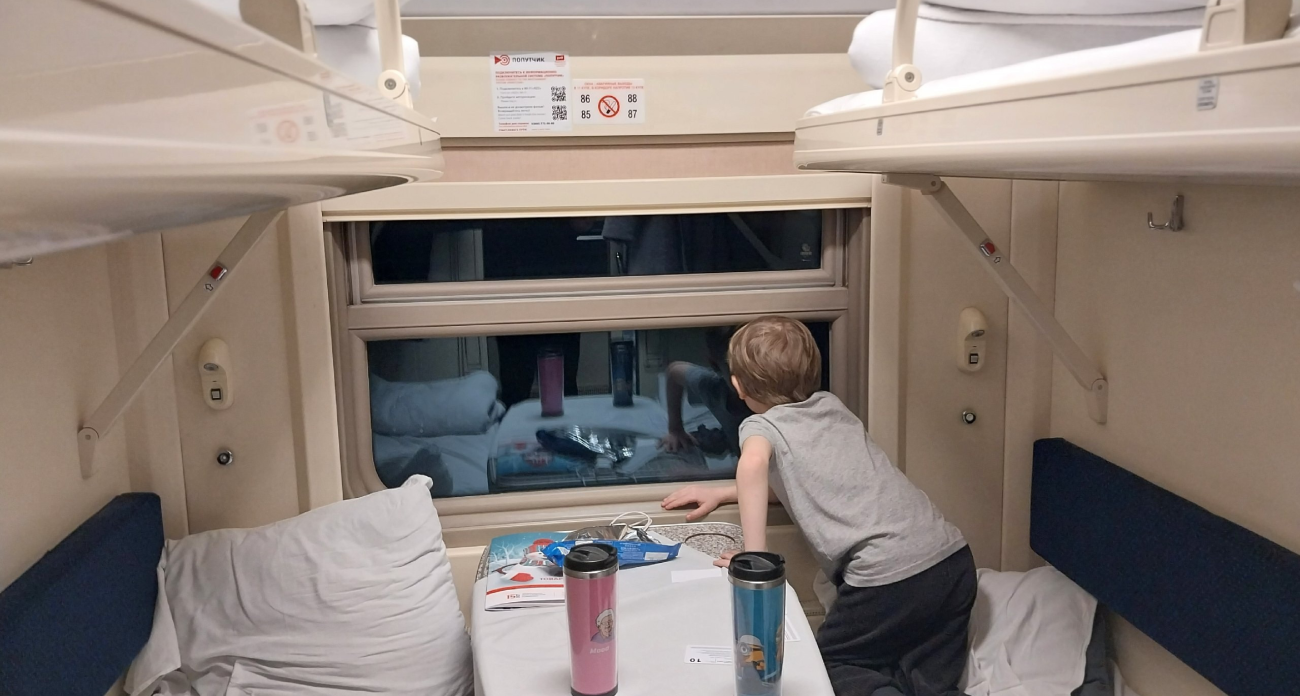 Личный столик и розетка для каждого: каким станет новый плацкарт РЖД