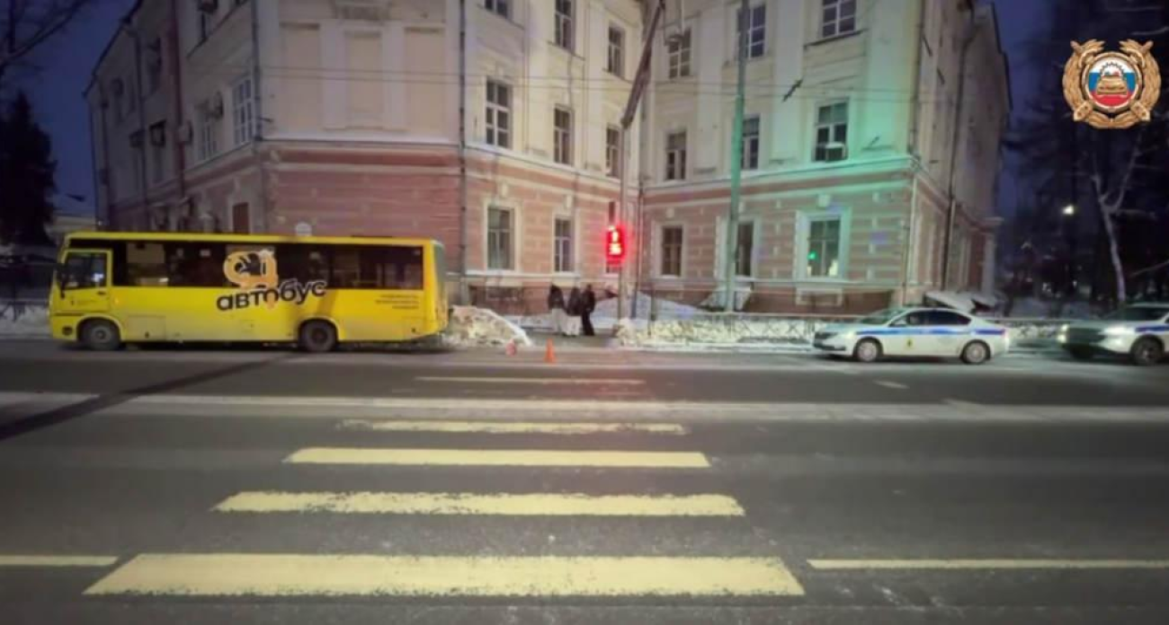 10-летний школьник сбит автобусом в центре Ярославля, перебегая дорогу на красный свет