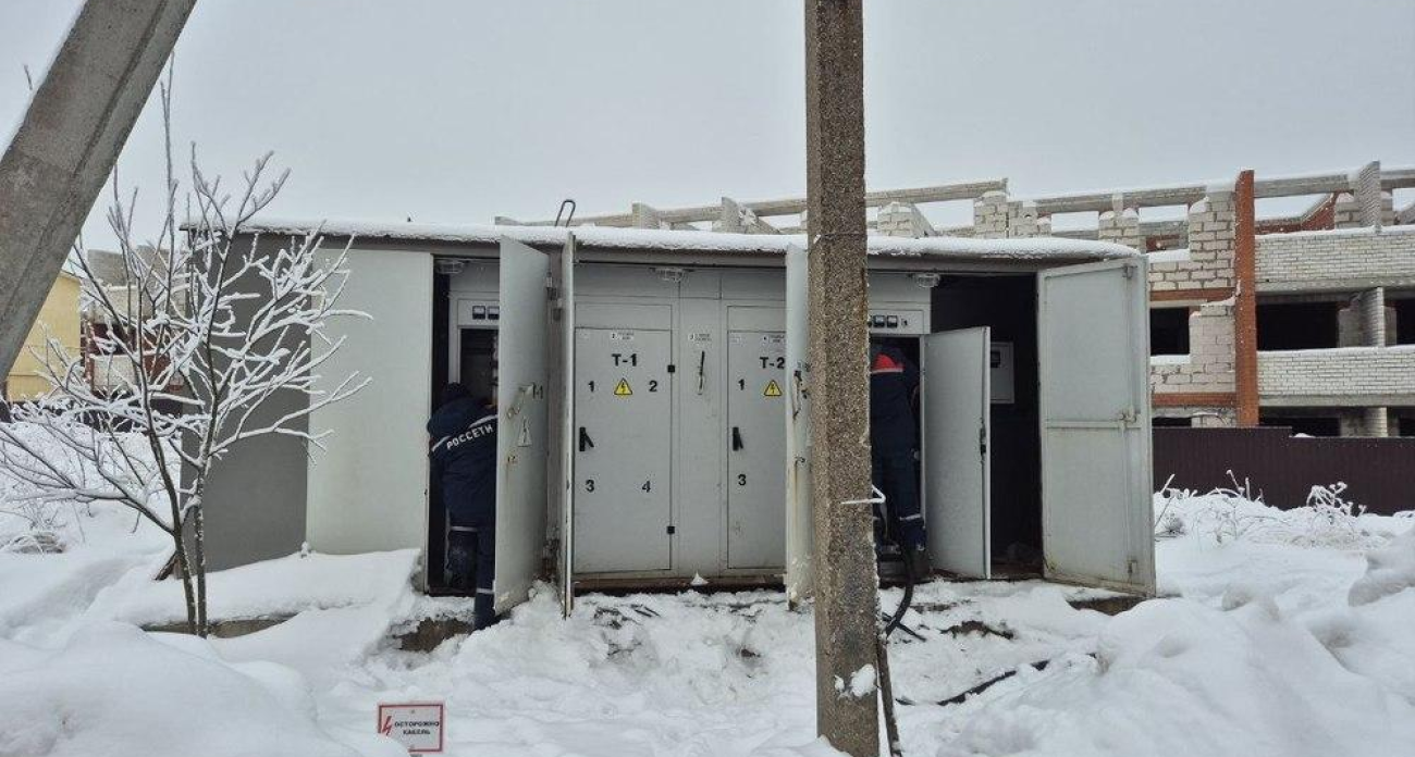 Морозы без света: 4 бригады Ярэнерго срочно восстанавливают электроснабжение в Щедрино