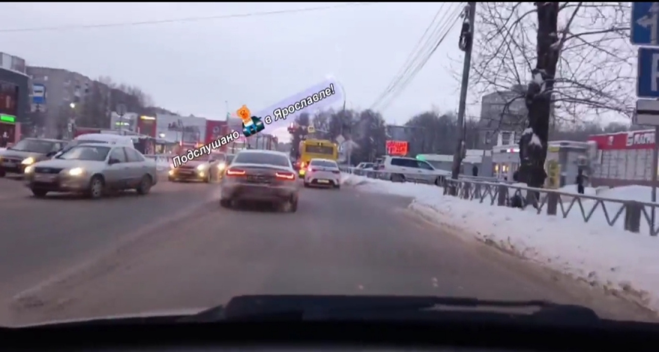 На улице Урицкого сбили курьера