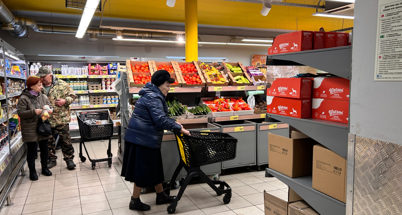 Цены, которые не увидишь в обычном магазине: вот что заставляет людей идти толпами