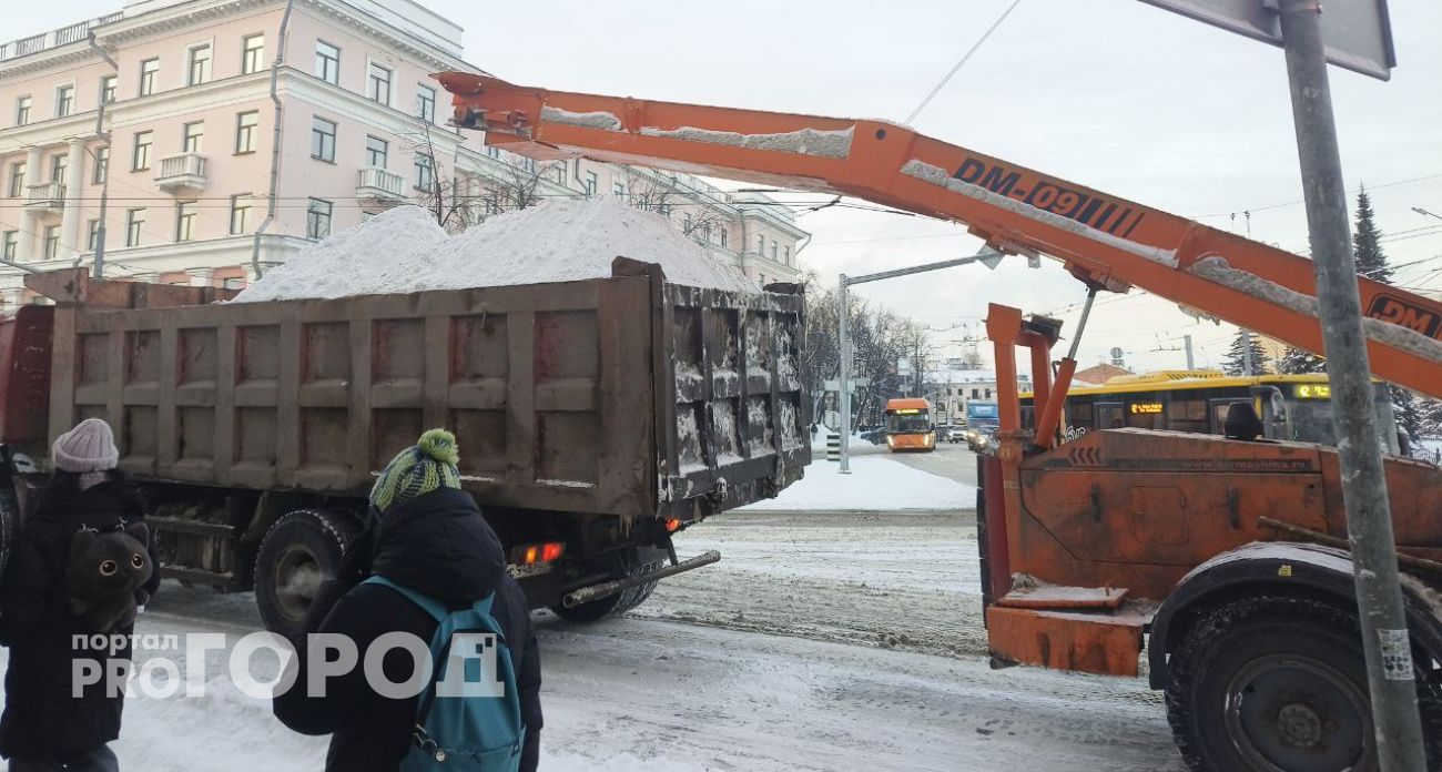 Как в Ярославле убирают центр от снега: идеальные скверы и снежная каша на тротуарах