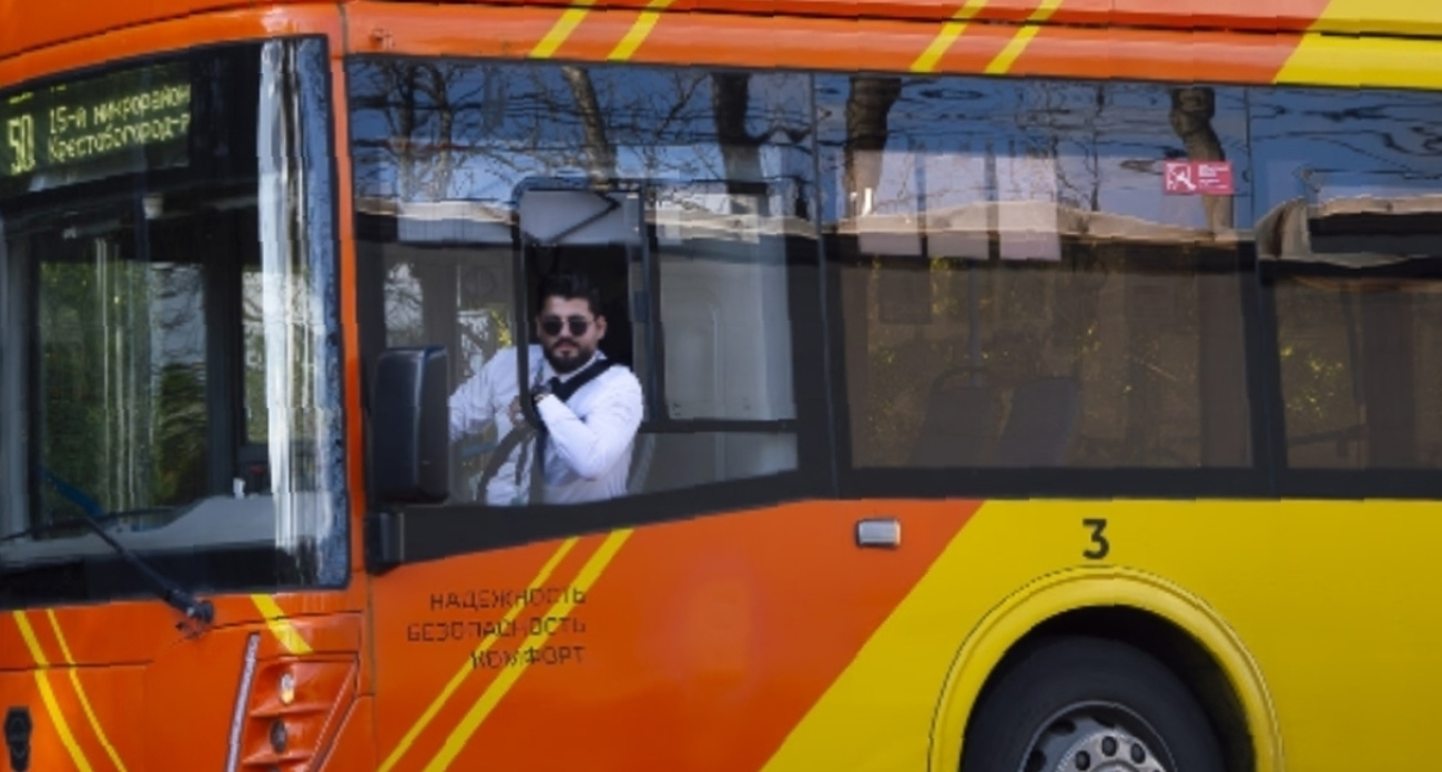 "Меня беспокоит поведение некоторых водителей": откровенный разговор с ярославским водителем электробуса