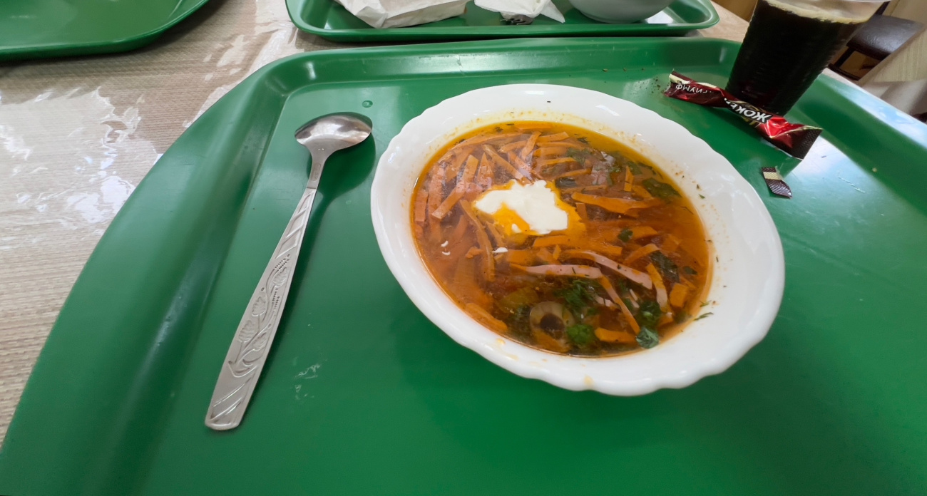 Забудьте долгие рецепты: этот способ приготовит солянку, перед которой не устоит ни одна семья