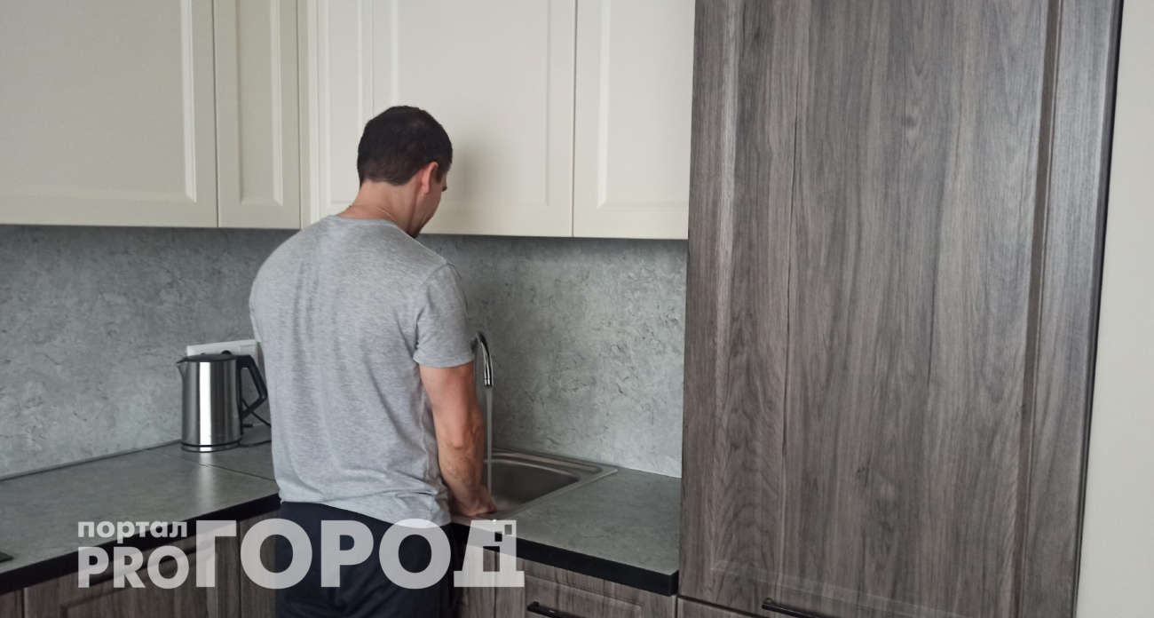 Муж наклеил пленку на старый холодильник – и все подумали, что он купил новый