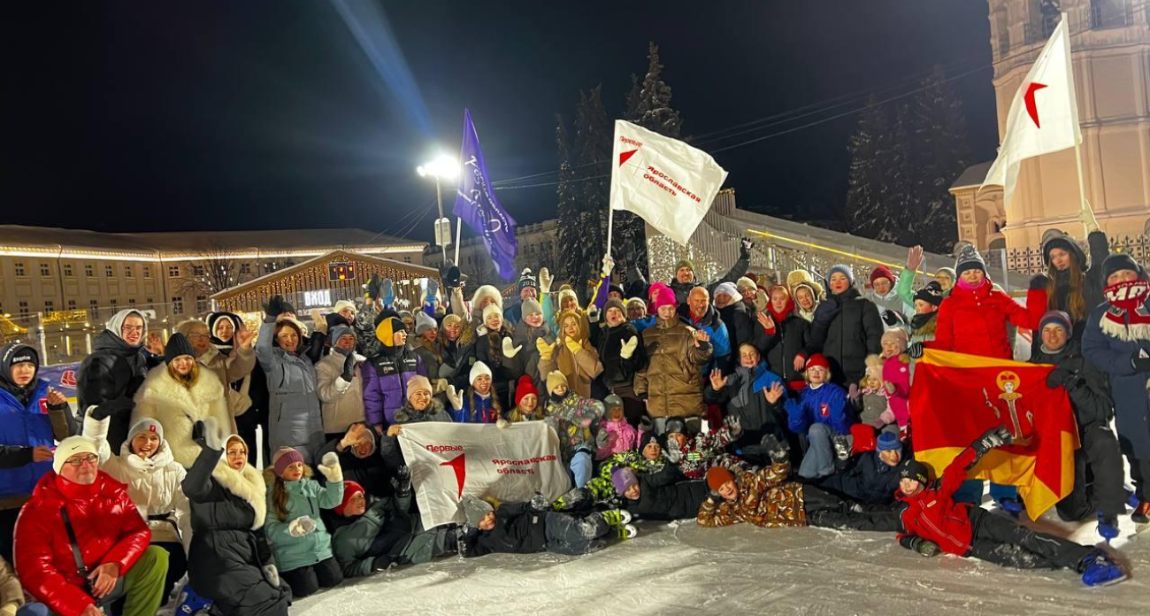 Пятикратный чемпион России по хоккею Илья Горохов провел мастер-класс для 100 семей на морозном катке