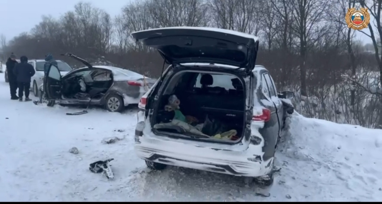 В  Ярославской области в аварии пострадали трое взрослых и подросток