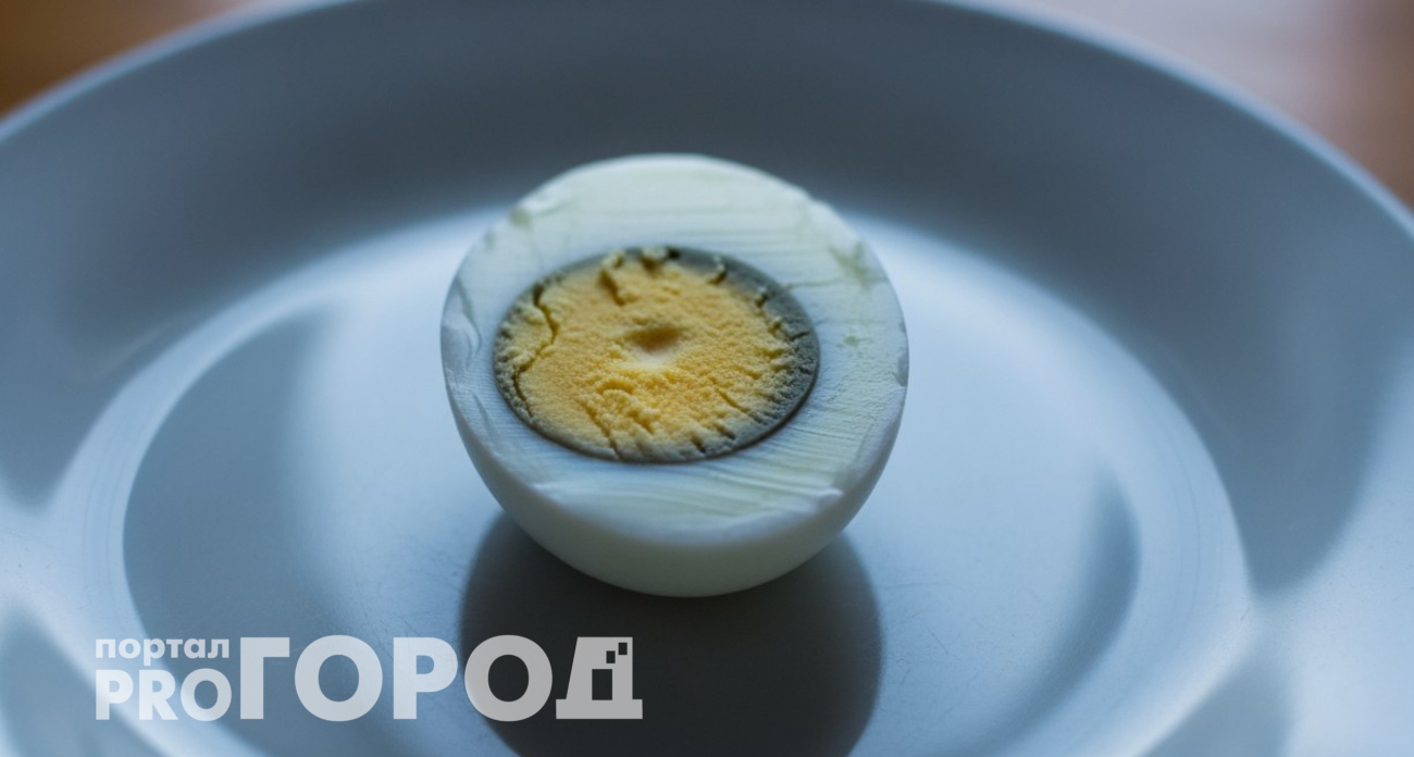 Что значит серый ободок вокруг желтка и можно ли есть такое яйцо