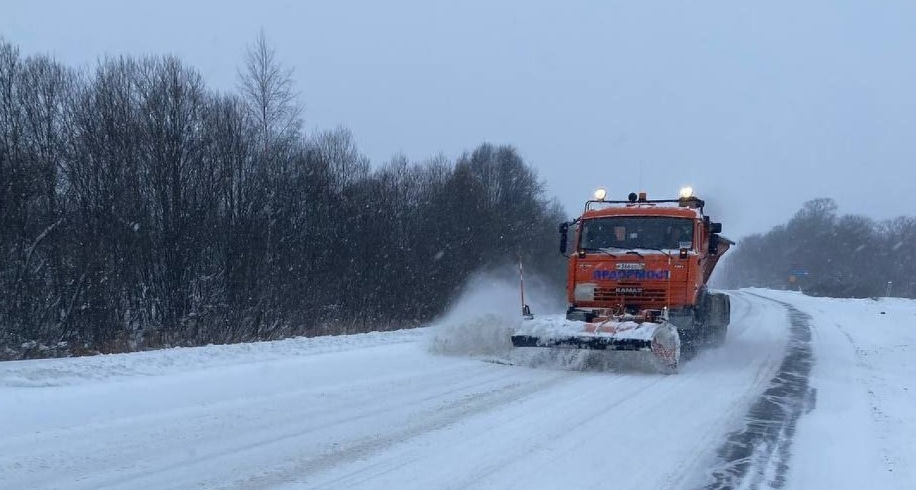 Почти 400 машин: в правительстве Ярославской области отчитались об уборке дорог во время январских снегопадов