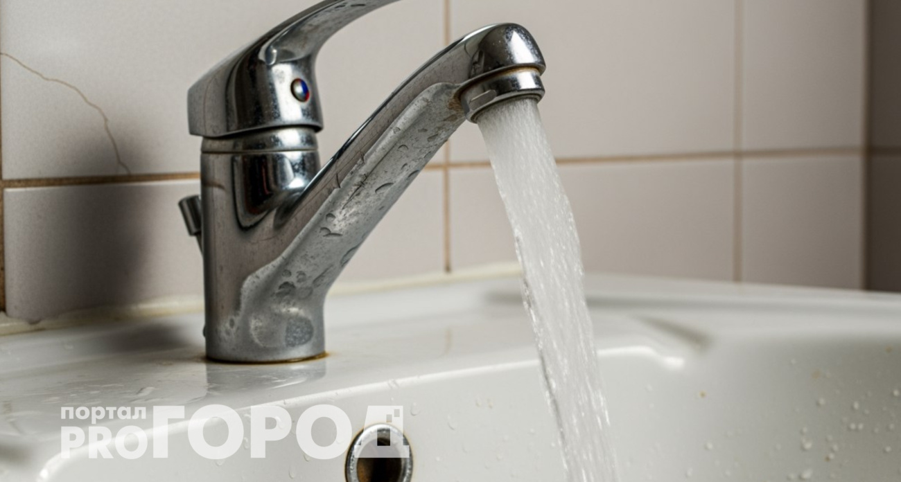 Не спешите звать сантехника: простой способ улучшить напор воды в кране – нужен только кусок губки