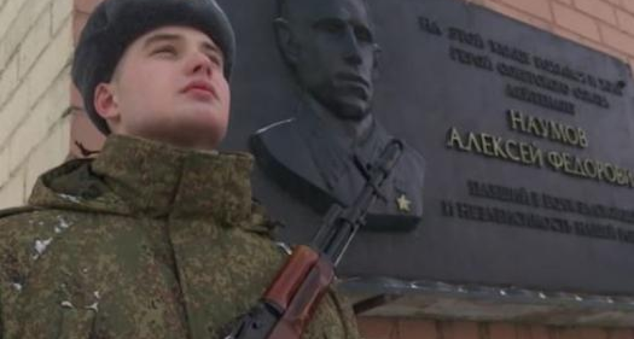 Герою Сталинграда: в Ярославле увековечили память танкиста Наумова, уничтожившего 5 немецких танков за один бой