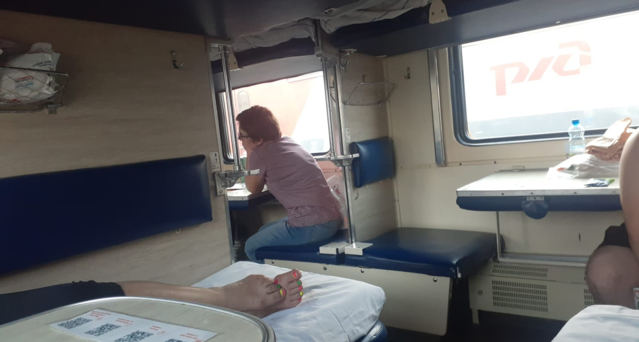 Сел в поезд с незнакомцем и пожалел: самая нелепая кража в поезде, которую невозможно забыть