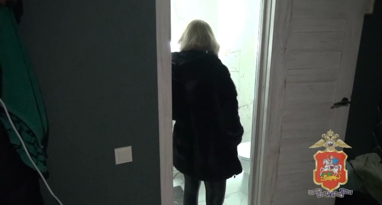 Нижнее белье, деньги и тетрадь с графиком: занимавшуюся проституцией 19-летнюю ярославну задержали в Московской области
