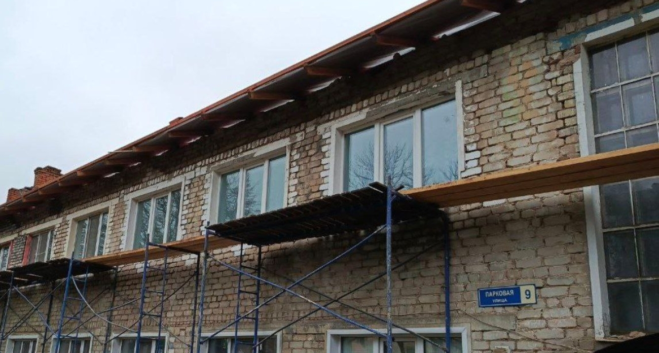 Переславцы пожаловались Путину на капремонт крыши: "Дом трещит по швам"