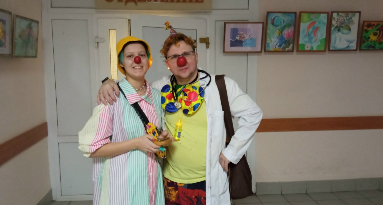 "Болезнь не отменяет детство": ярославский больничный клоун рассказал о своей работе.