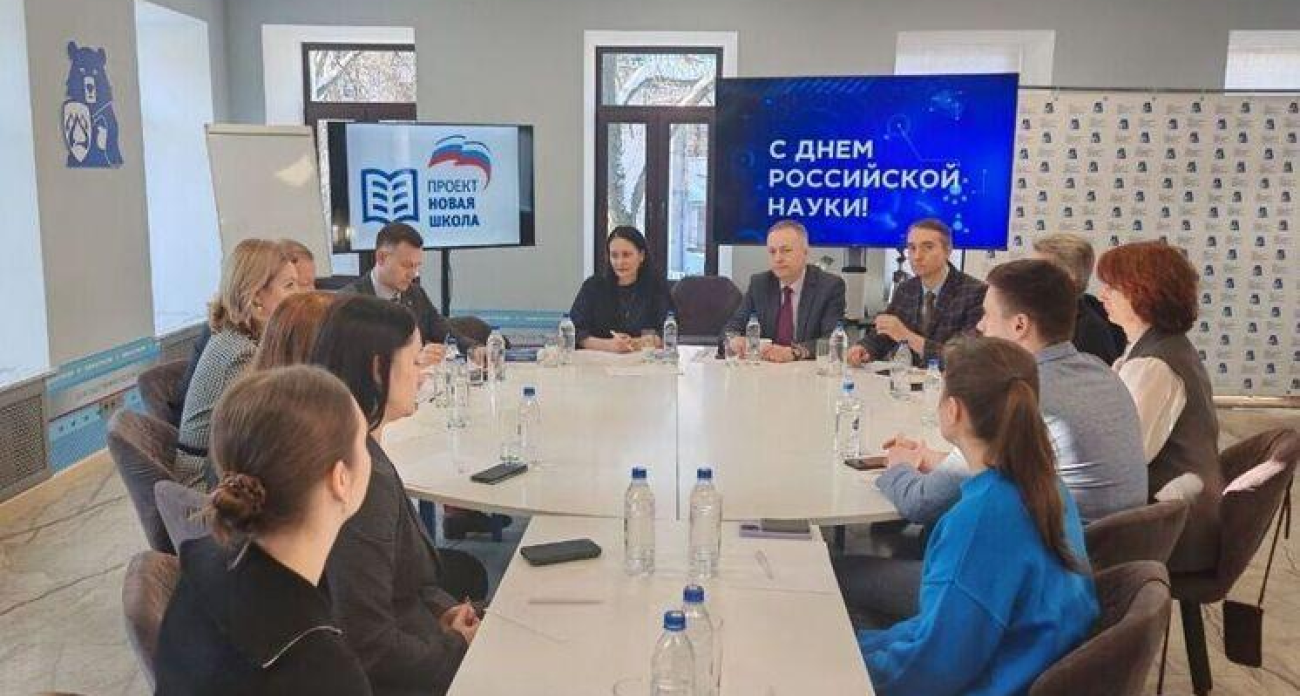 Ректоры ведущих вузов и сенатор РФ обсудили кризис кадров в науке накануне 8 февраля