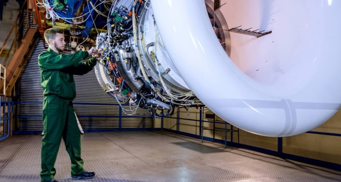 Рыбинский двигатель для Суперджета проверяли водой и птицами