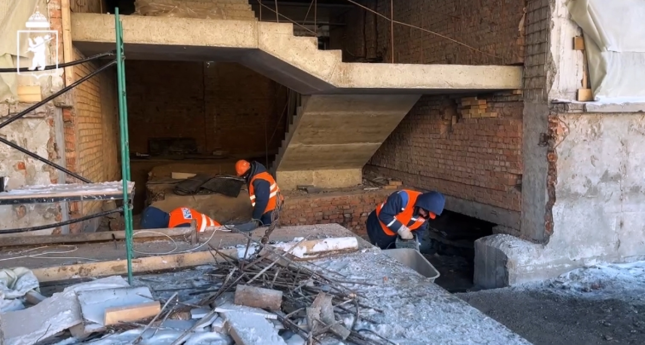 В Ярославле начались работы над фасадом "Лазурного"