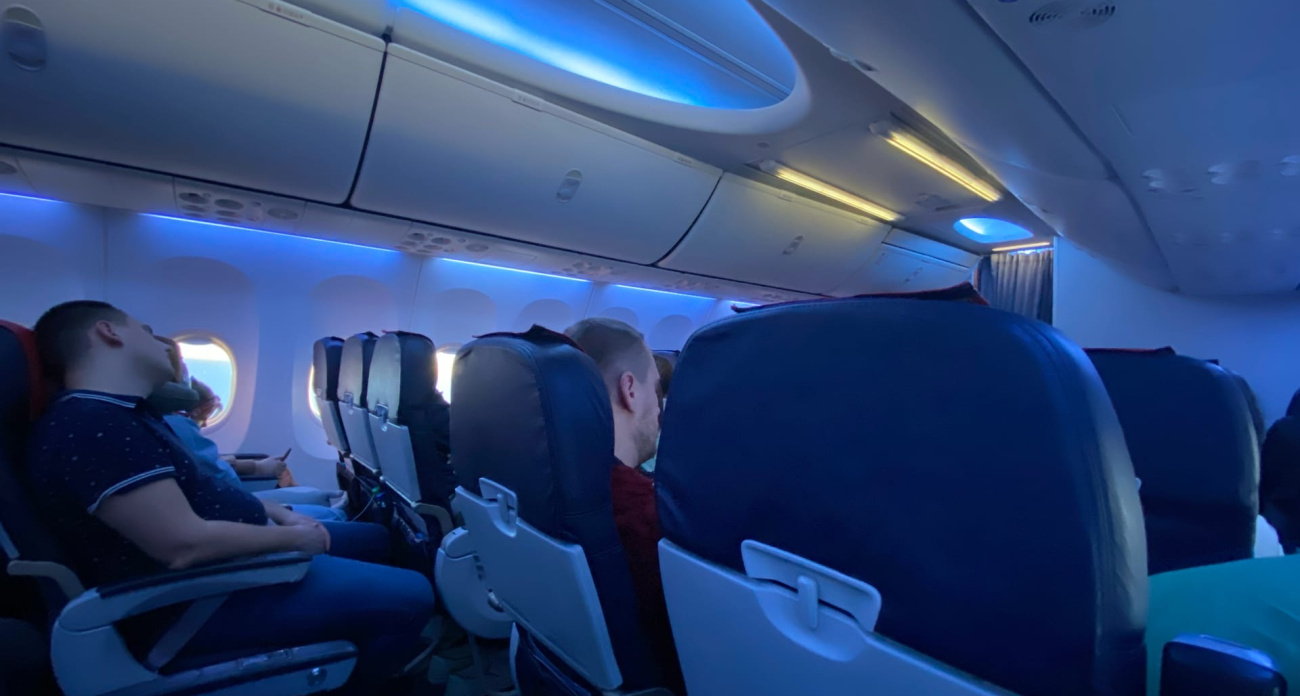 Почему вам никогда нельзя снимать обувь в самолете: стюардесса раскрыла секрет, дело не в запахе