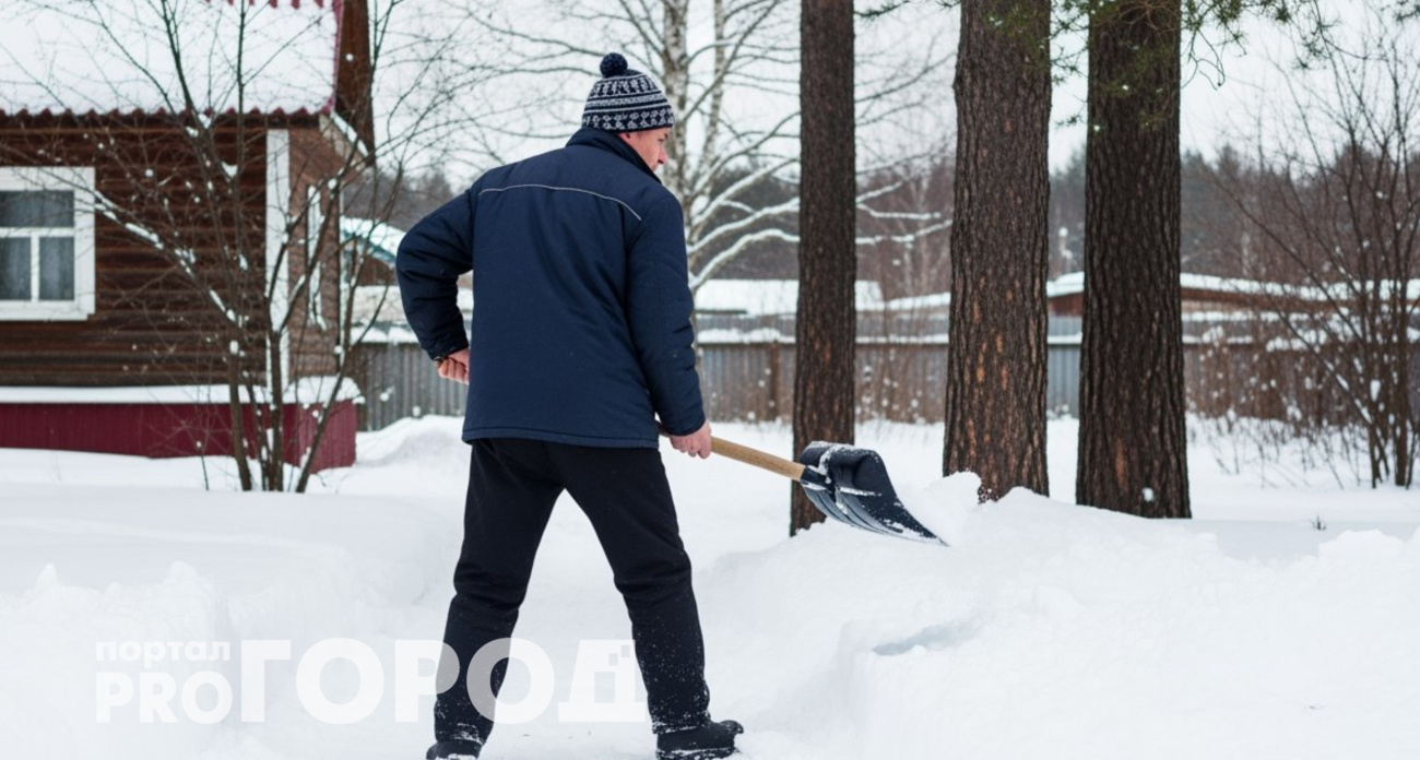 Чищу в 2 раза быстрее, сугробы больше не страшны: чем владельцы домов заменяют обычную лопату