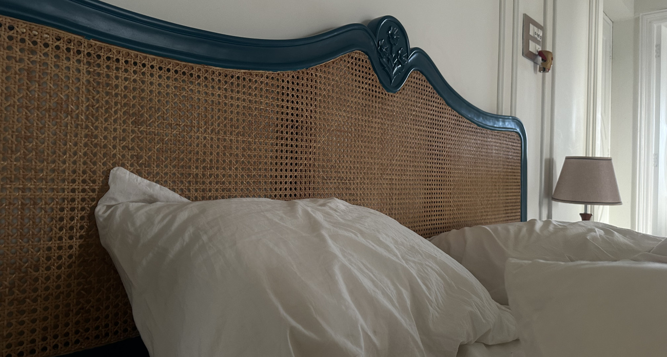 Спать на кровати больше не модно: ученые давно выяснили, что полезнее всего для вашей спины