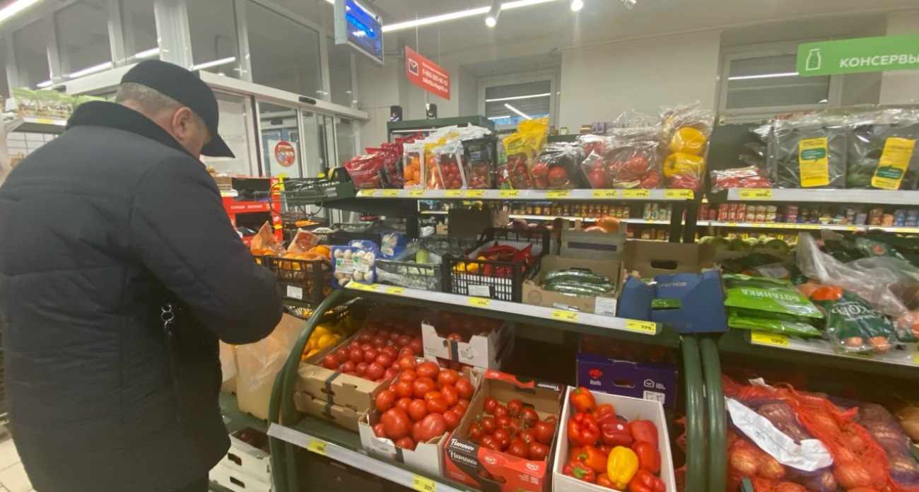  В Ярославской области выросли цены на огурцы и колбасу