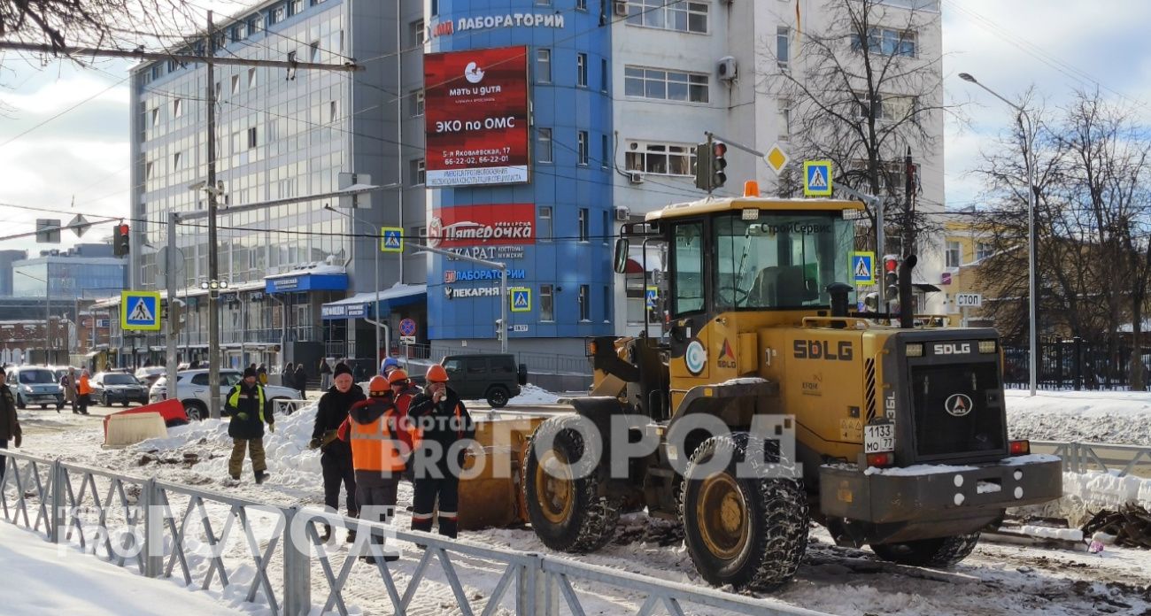 В центре Ярославля начали разбирать старые рельсы