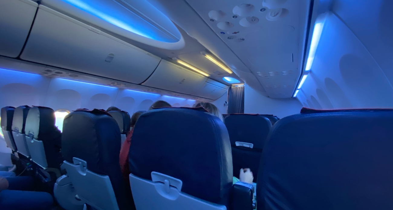 Бывшая стюардесса шокировала историей с борта самолета: почему пассажир разговаривал с креслом